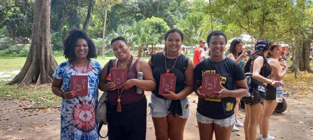 Amaluna realiza entrega de Mandalas Lunares no último Congresso Brasileiro de Agroecologia 