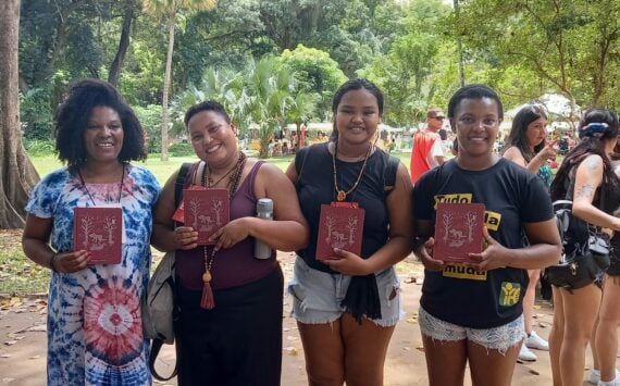 Amaluna realiza entrega de Mandalas Lunares no último Congresso Brasileiro de Agroecologia 